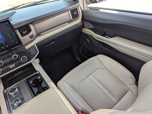 Used 2024 Ford Expedition Max Limited image 21