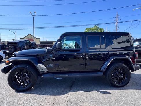 Used 2025 Jeep Wrangler Unlimited Sahara AWD/4WD image 4