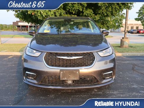 Used 2023 Chrysler Pacifica Touring-L AWD/4WD image 6