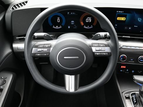 Used 2025 Hyundai Kona SE FWD image 15