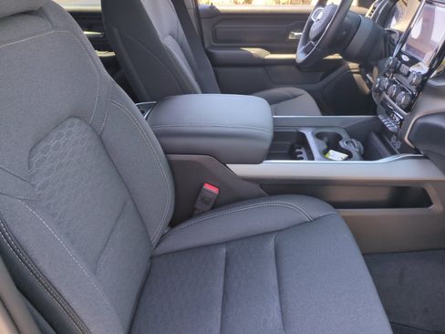 New 2026 RAM 1500 Express AWD/4WD image 19