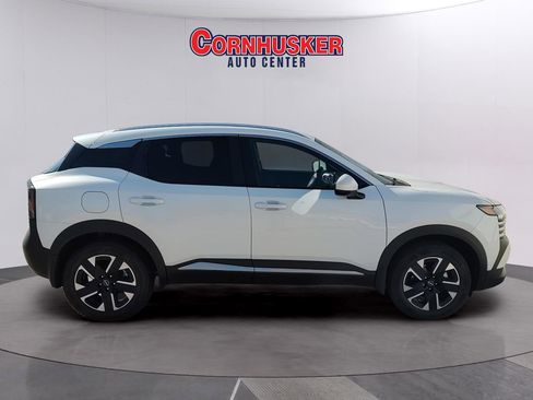 Used 2025 Nissan Kicks SV w/ SV Premium Package image 2