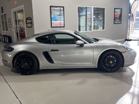Used 2019 Porsche 718 Cayman image 5