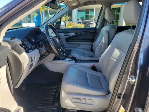 Used 2020 Honda Pilot Touring image 11
