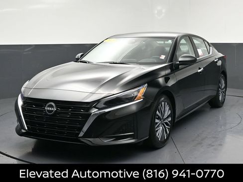 Certified 2025 Nissan Altima 2.5 SV image 3