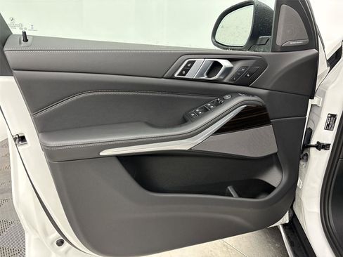 Used 2024 BMW X5 xDrive40i w/ Premium Package image 26