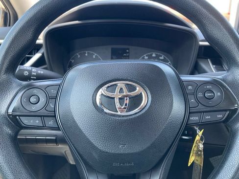 Used 2025 Toyota Corolla LE FWD image 17