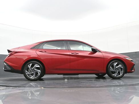 Certified 2025 Hyundai Elantra Sport image 42