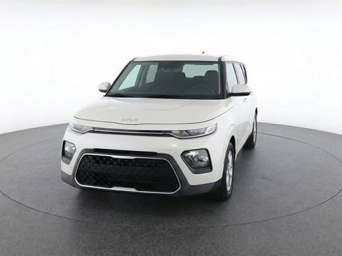 Used 2025 Kia Soul LX w/ LX Technology Package image 2