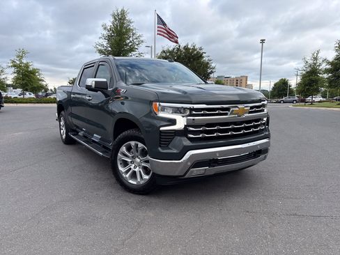 Used 2025 Chevrolet Silverado 1500 LTZ AWD/4WD image 2