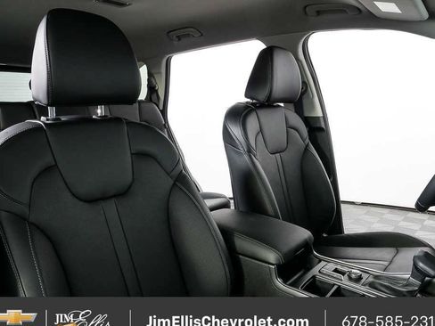 Used 2025 Kia Sorento S FWD image 21