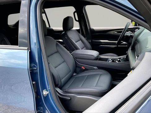 Used 2025 Chevrolet Traverse LT w/ LPO, Floor Liner Package FWD image 23