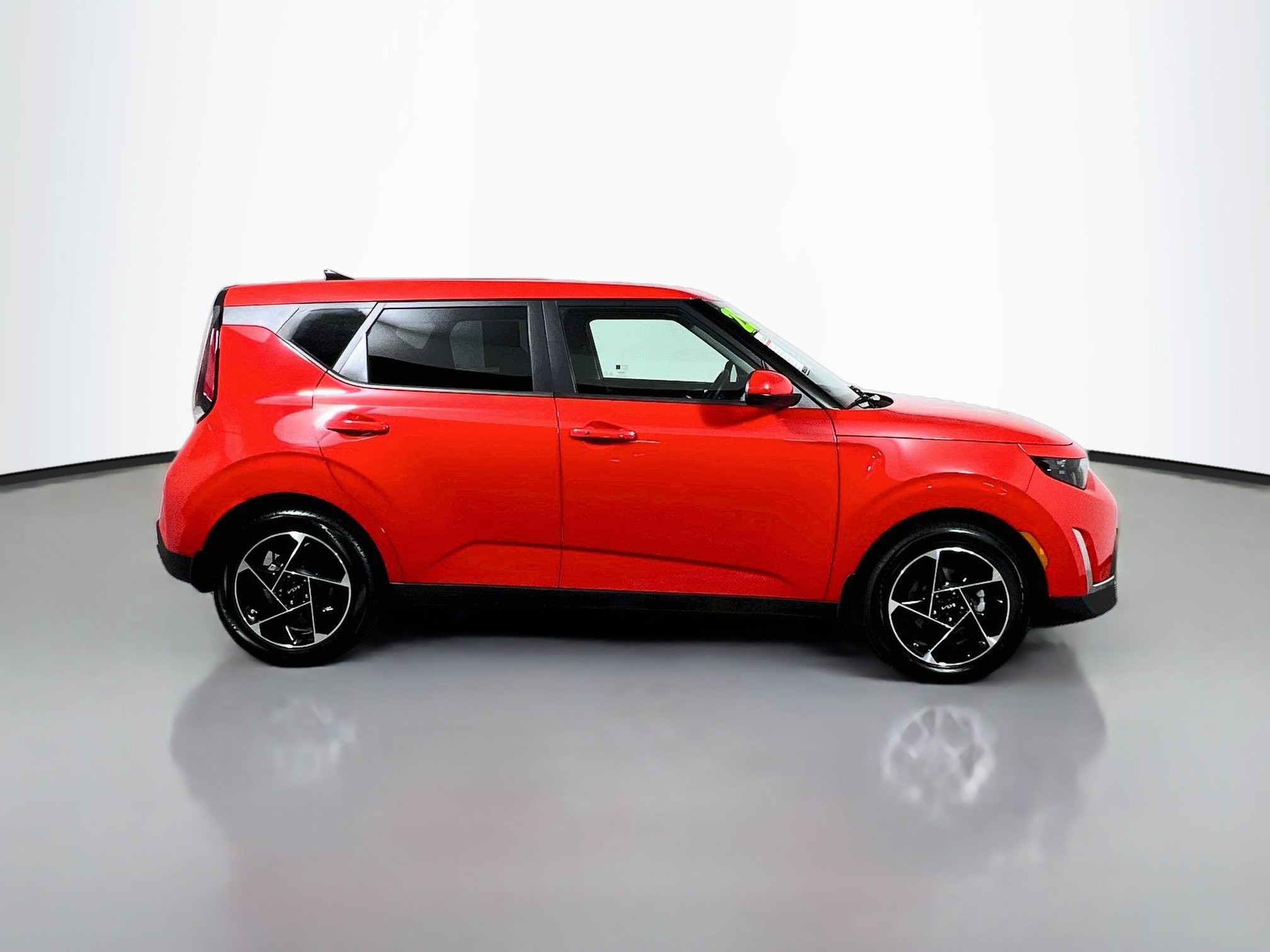 Used 2025 Kia Soul EX FWD image 3