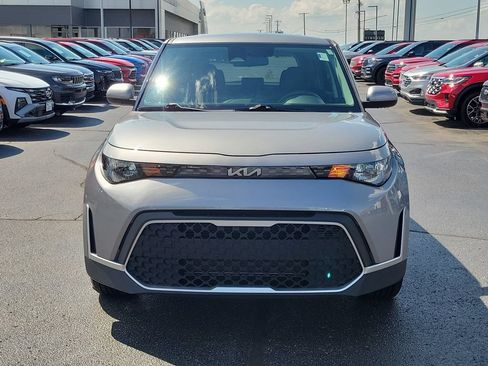 Used 2025 Kia Soul LX w/ LX Technology Package FWD image 2