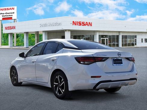 Used 2024 Nissan Sentra SV image 3