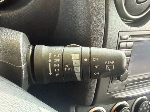 Used 2011 Nissan Rogue SV w/ Premium Pkg image 13