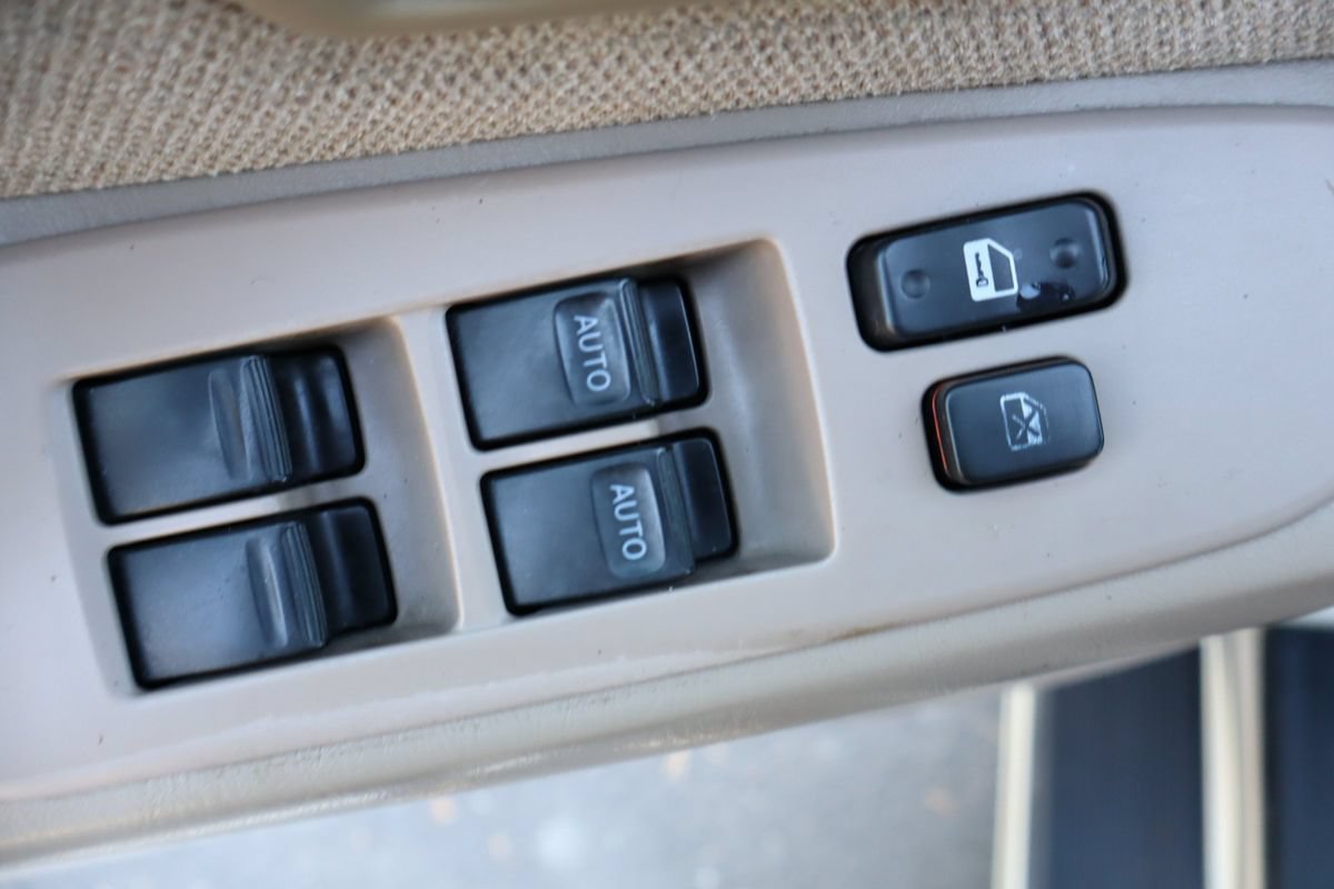 Used 2001 Toyota Sequoia SR5 AWD/4WD image 29