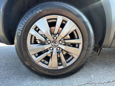 Used 2022 Nissan Pathfinder SV AWD/4WD image 38