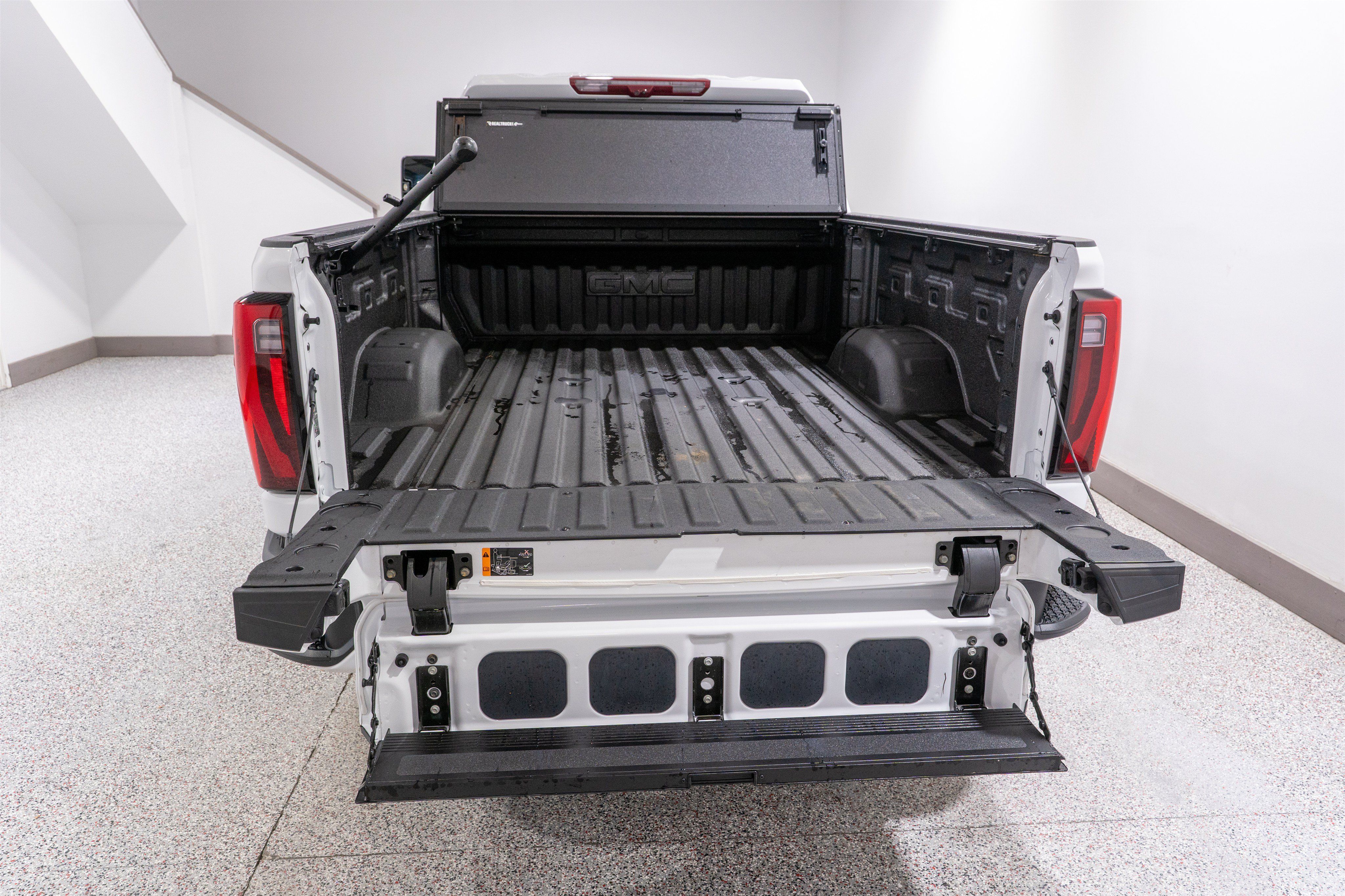 Used 2025 GMC Sierra 2500 Denali w/ Denali Reserve Package AWD/4WD image 12