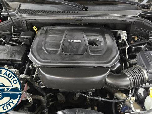 Used 2017 Jeep Grand Cherokee Overland AWD/4WD image 44