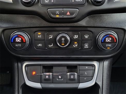 Used 2024 GMC Terrain SLT image 21