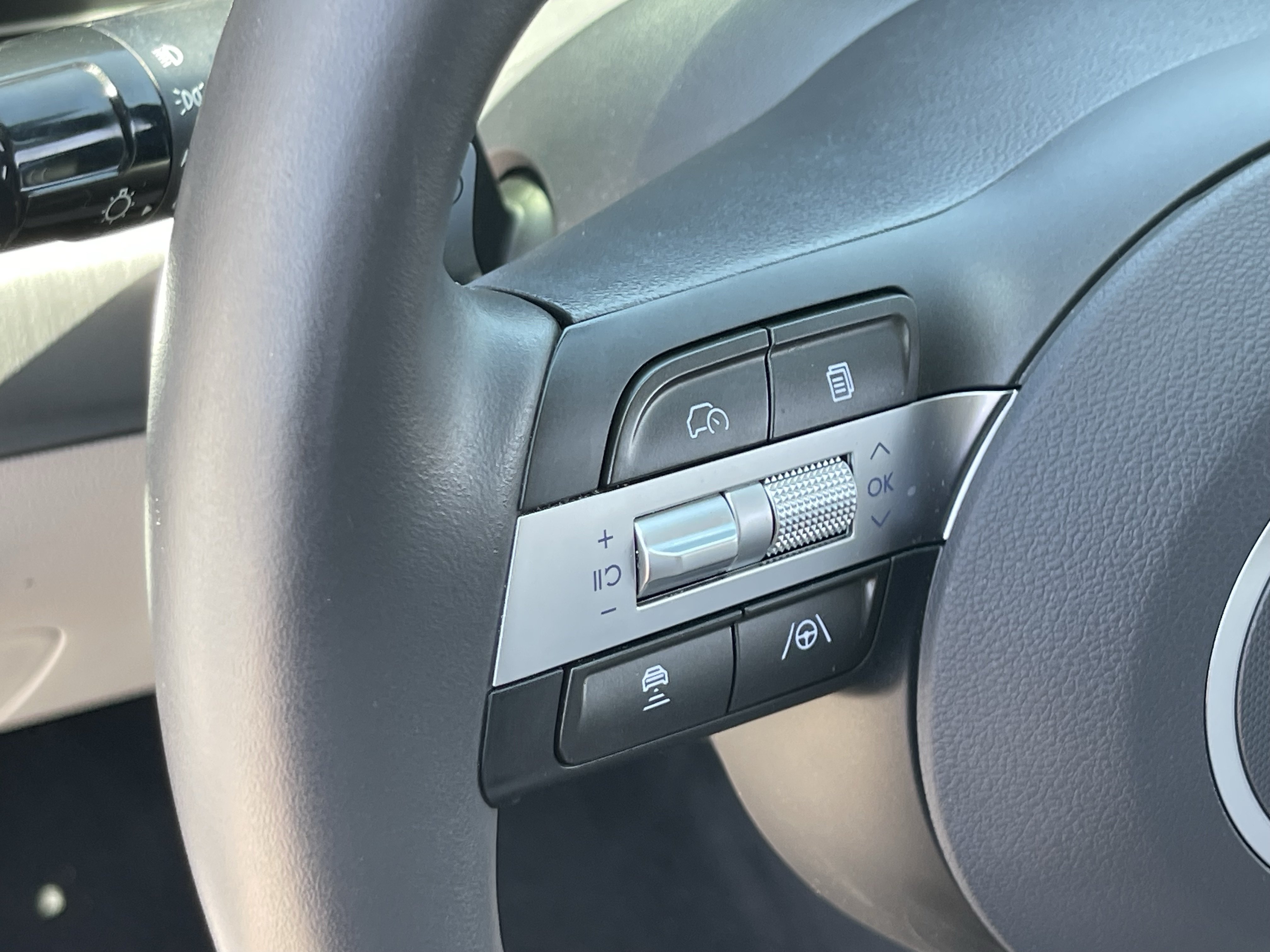 Used 2025 Hyundai Kona SEL FWD image 23