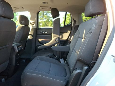 Used 2023 GMC Acadia SLE FWD image 10