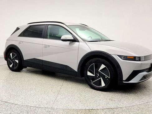 Used 2025 Hyundai Ioniq 5 SEL image 3