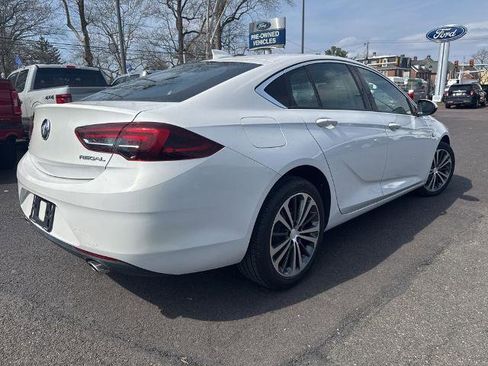 Used 2018 Buick Regal Essence w/ Sights and Sounds Package FWD image 4