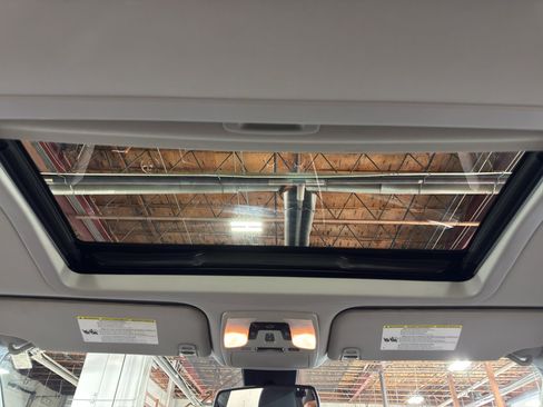 Used 2018 Toyota Sienna SE Premium FWD image 30