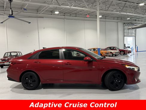 Used 2023 Hyundai Elantra SEL image 2