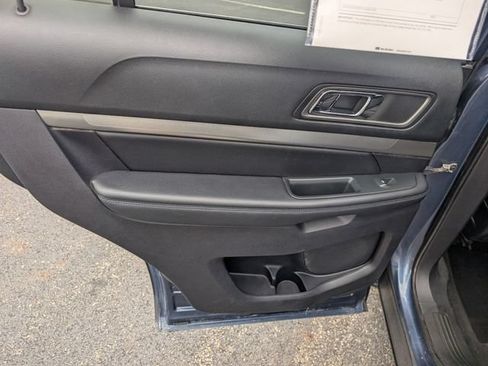 Used 2018 Ford Explorer XLT AWD/4WD image 11