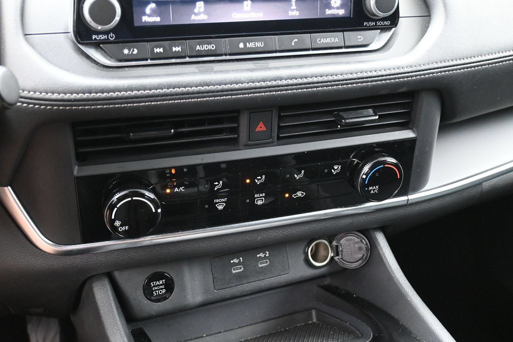 Used 2024 Nissan Rogue S AWD/4WD image 18