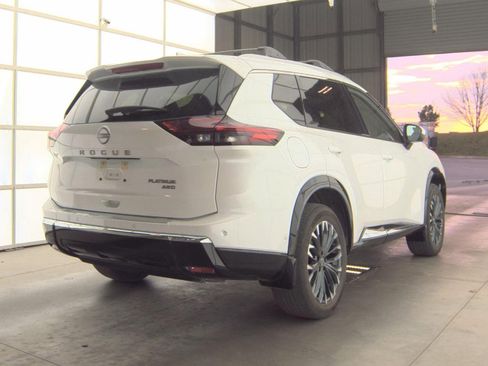 Used 2025 Nissan Rogue Platinum image 9