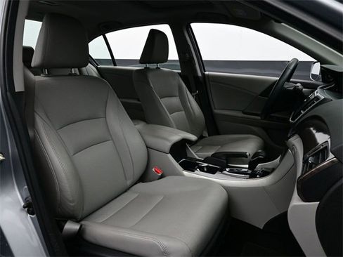 Used 2017 Honda Accord EX-L image 18