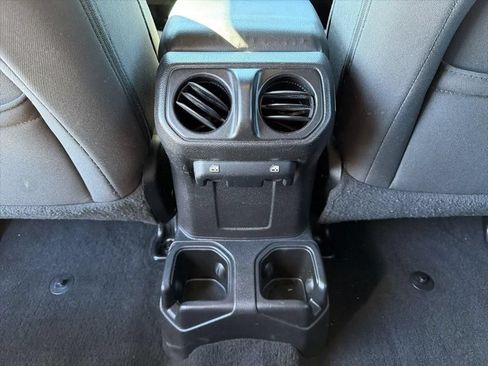 Used 2019 Jeep Wrangler Unlimited Sport S AWD/4WD image 19