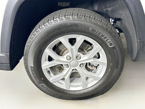 Used 2023 Jeep Grand Cherokee L Limited AWD/4WD image 11