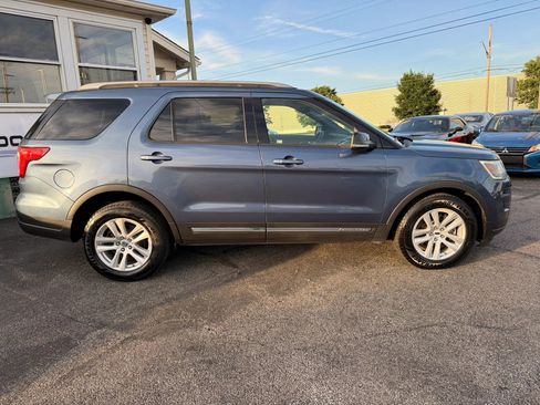 Used 2018 Ford Explorer XLT w/ Equipment Group 202A AWD/4WD image 6
