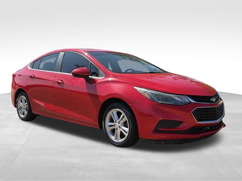 Used 2017 Chevrolet Cruze LT FWD image 4