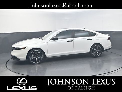 Used 2023 Honda Accord Sport image 2