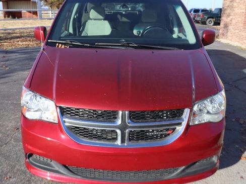 Used 2014 Dodge Grand Caravan SXT w/ UConnect Hands-Free Group image 9