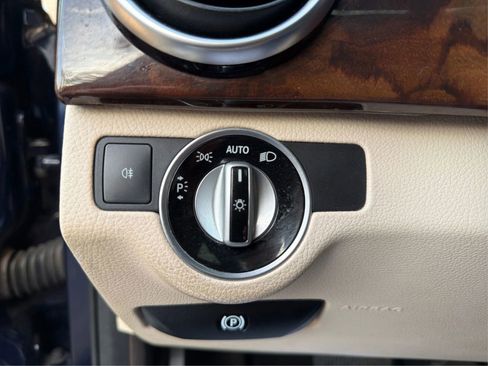 Used 2014 Mercedes-Benz GLK 250 BlueTEC 4MATIC image 22