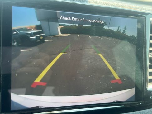 Used 2024 Chrysler Pacifica Limited image 21