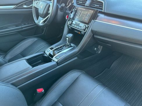 Used 2018 Honda Civic Touring image 32