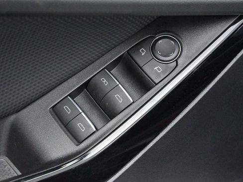 Used 2025 Chevrolet Equinox RS FWD image 12