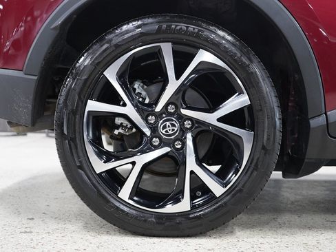 Used 2018 Toyota C-HR XLE FWD image 37