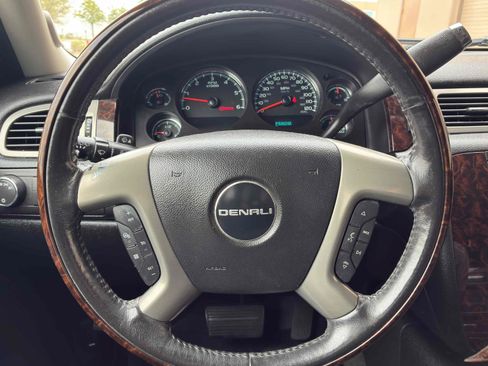 Used 2011 GMC Yukon Denali AWD/4WD image 20