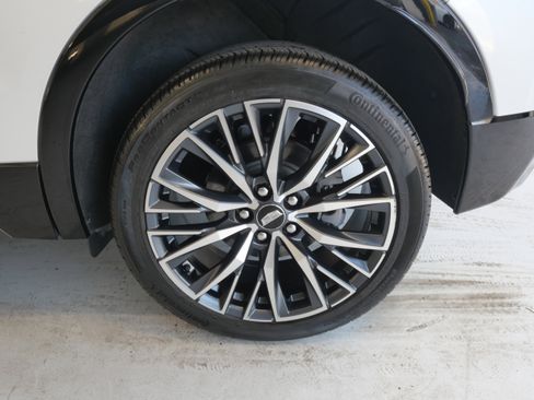 Used 2024 Cadillac XT4 Sport w/ Technology Package image 7