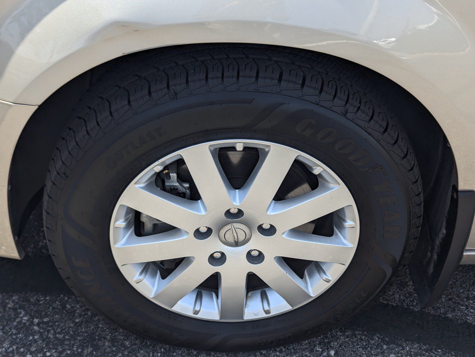 Used 2013 Chrysler Town & Country Touring FWD image 7
