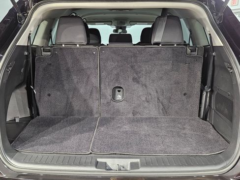 Used 2021 Toyota Highlander L FWD image 18